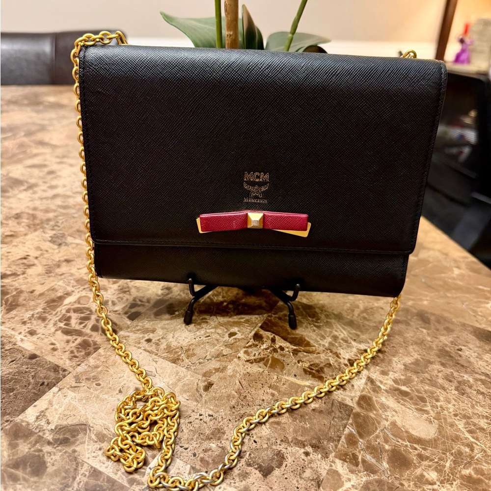 ⭐️⭐️MCM Mina Crossbody Bag with Gold Chain (COA)